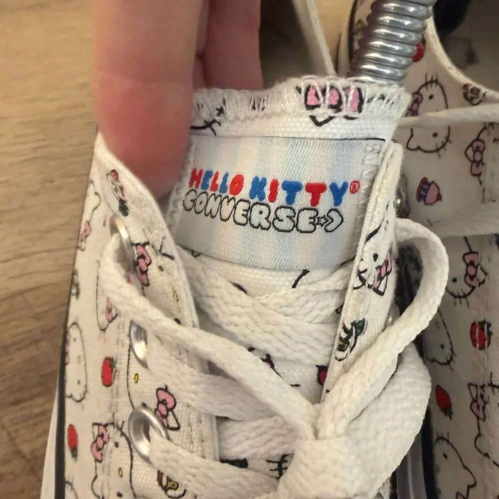 Converse x Hello Kitty Chuck Taylor All Star Low sneakers women’s size 8 shoes - Picture 3 of 9